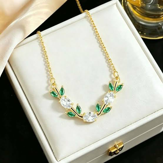 Tulip White Necklace